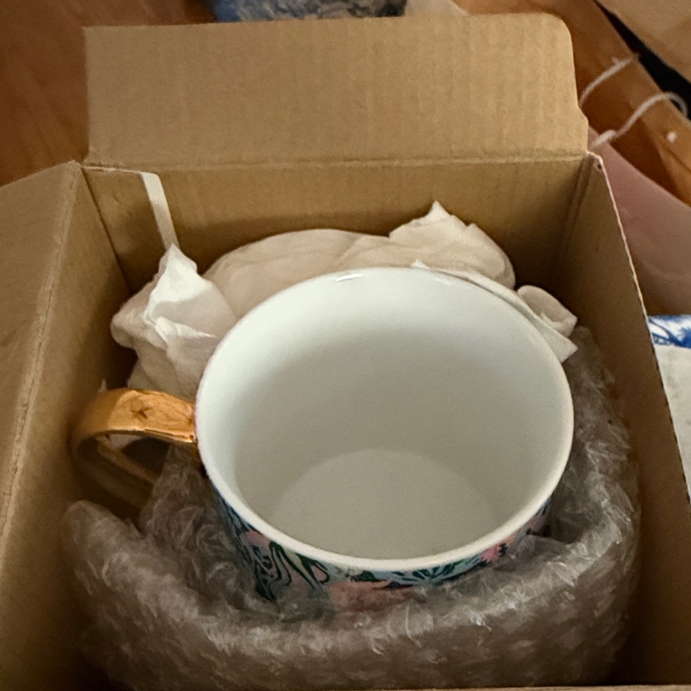 Lilly Pulitzer Gold Script Mug NEW!! - Picture 11 of 12